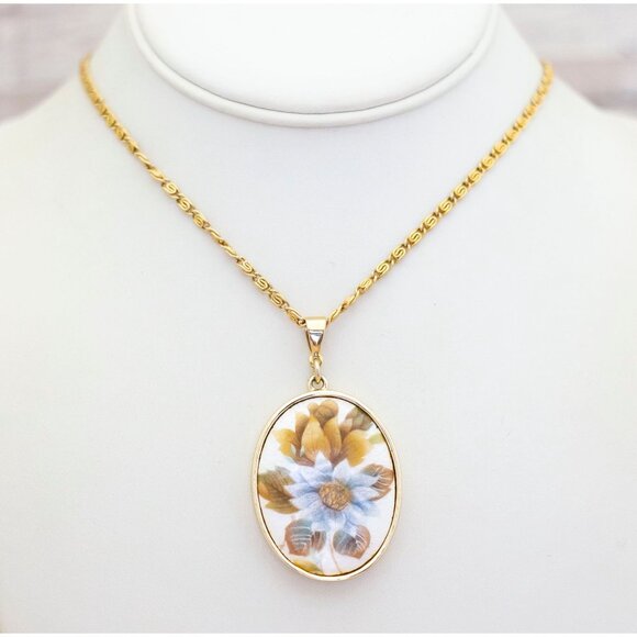 24 inch, Vintage Floral Cameo Oval Gold Tone Necklace by Sarah Coventry - BZ1 - Picture 2 of 3